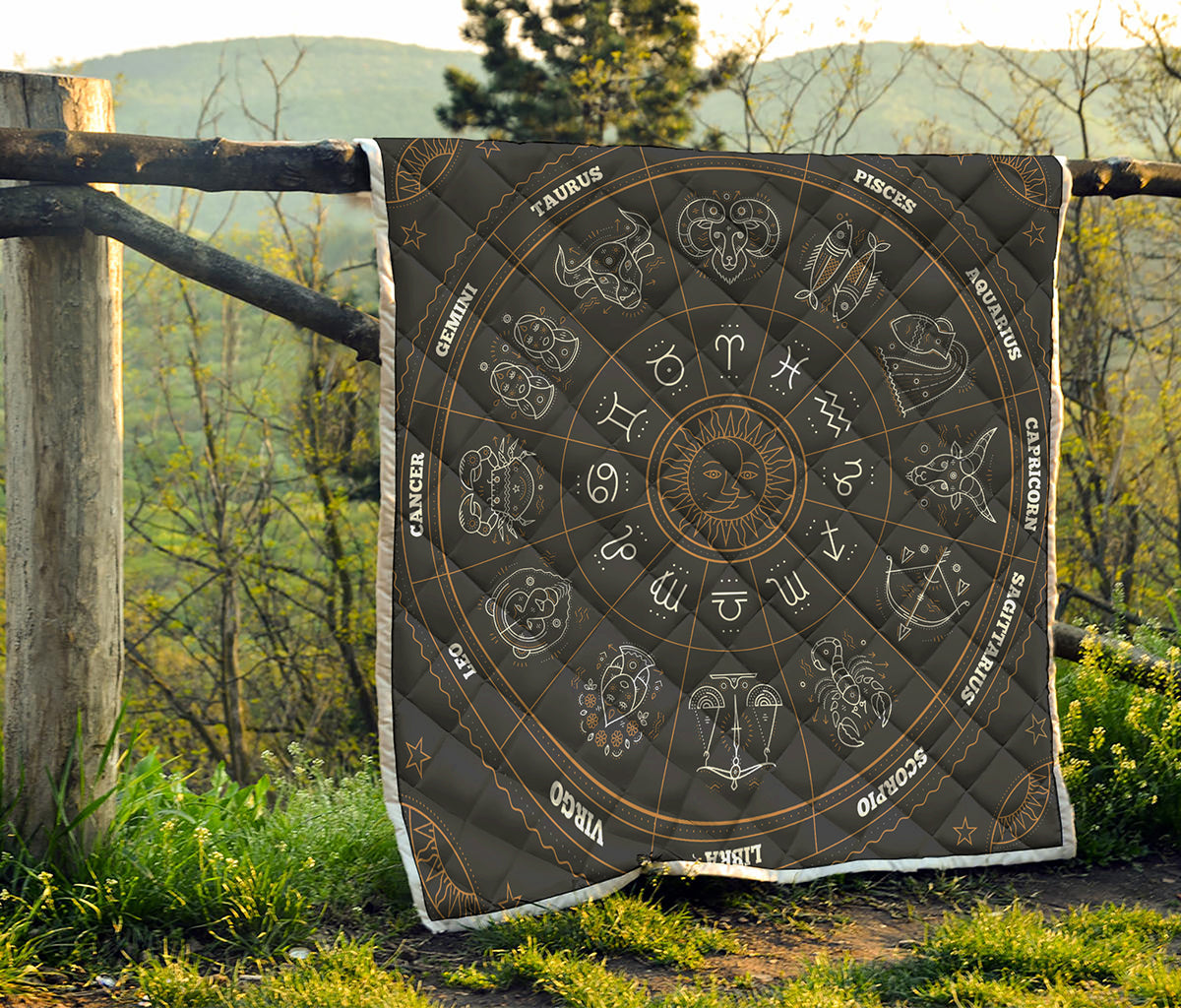 Vintage Zodiac Circle Print Quilt