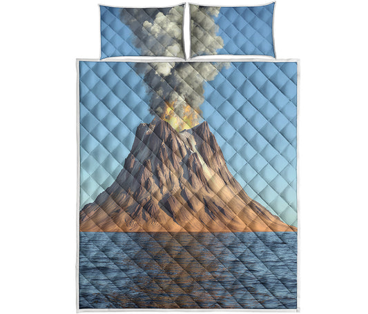 Volcanic Mountain Print Quilt Bed Set