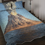 Volcanic Mountain Print Quilt Bed Set