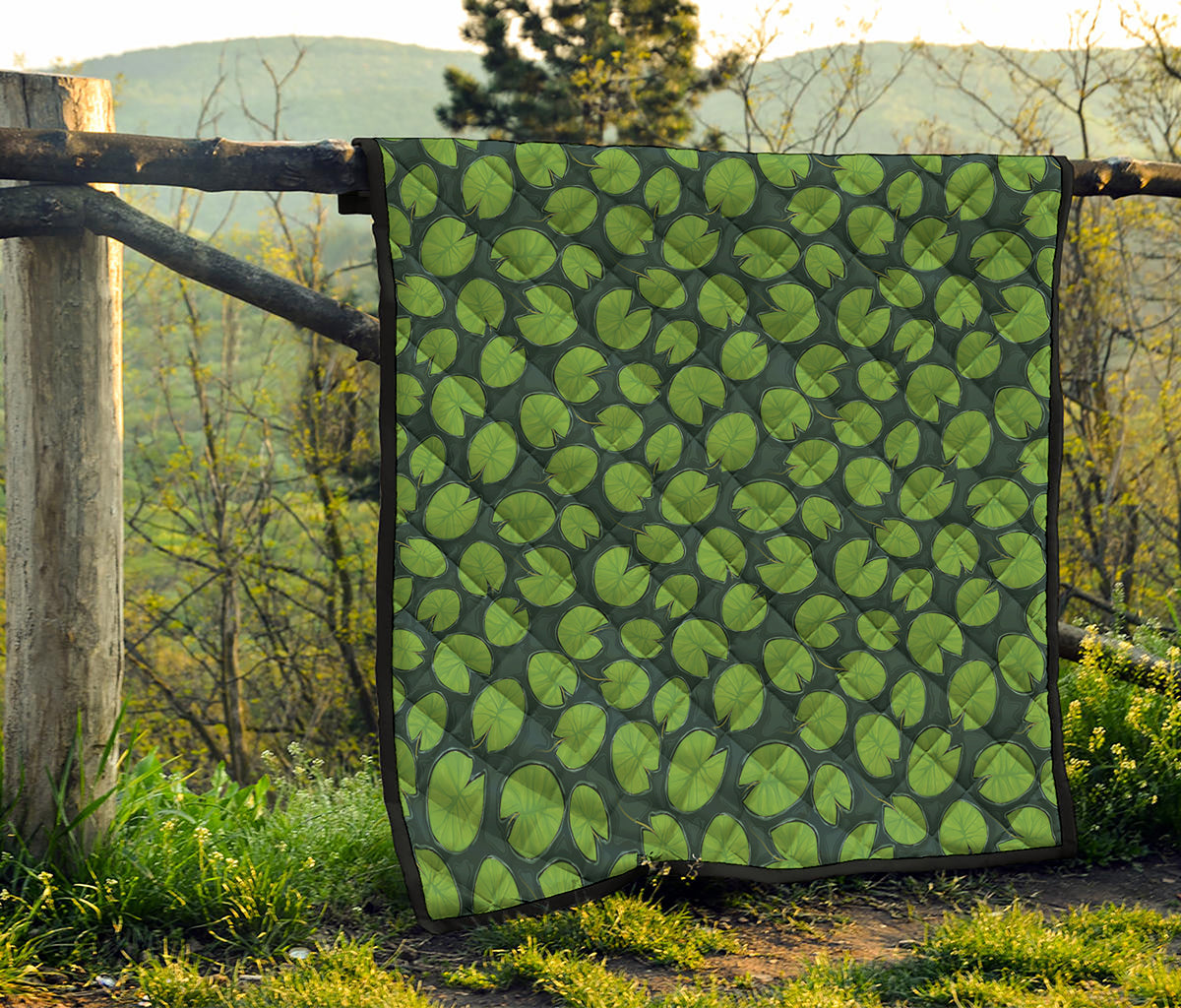 Water Lily Pads Pattern Print Quilt