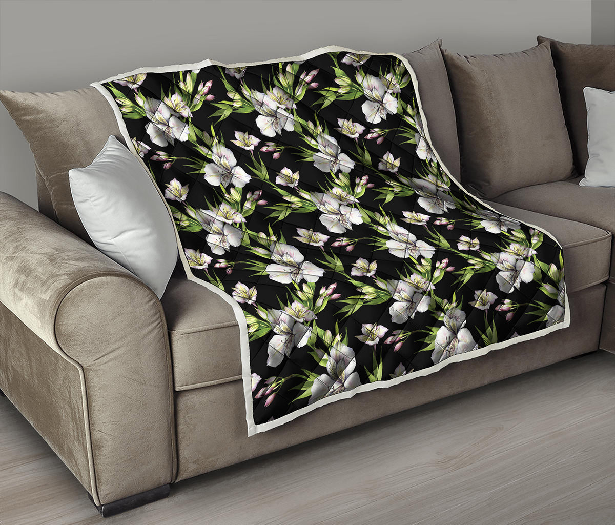 Watercolor Alstroemeria Pattern Print Quilt