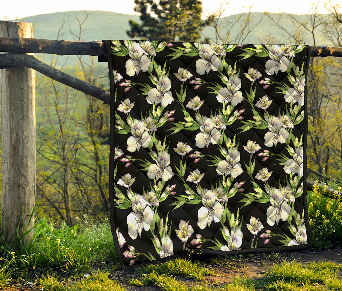 Watercolor Alstroemeria Pattern Print Quilt
