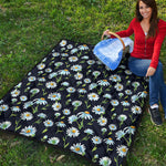 Watercolor Daisy Floral Pattern Print Quilt