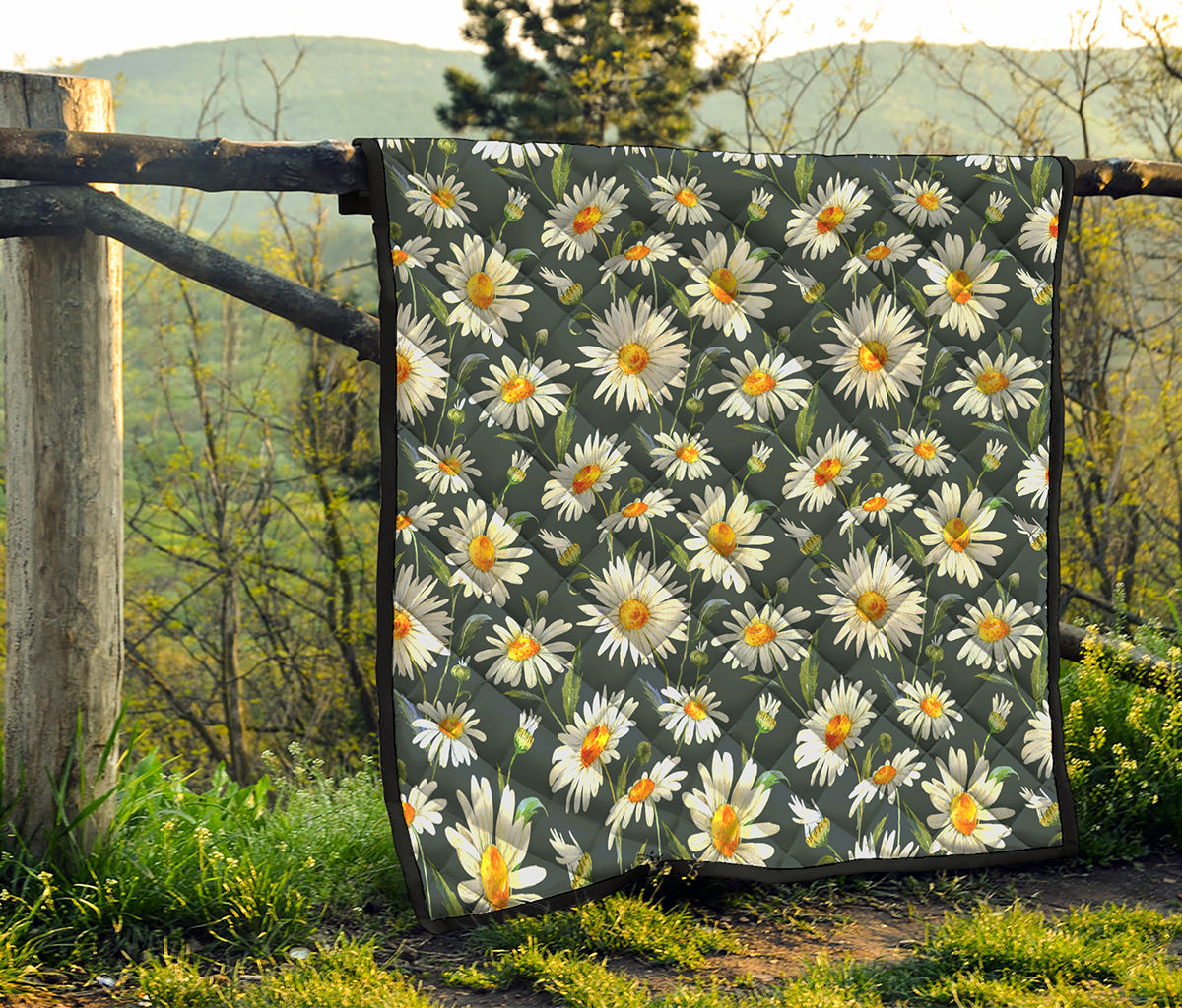 Watercolor Daisy Flower Pattern Print Quilt