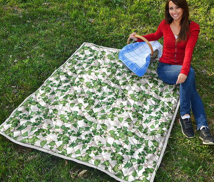 Watercolor Ivy Leaf Pattern Print Quilt