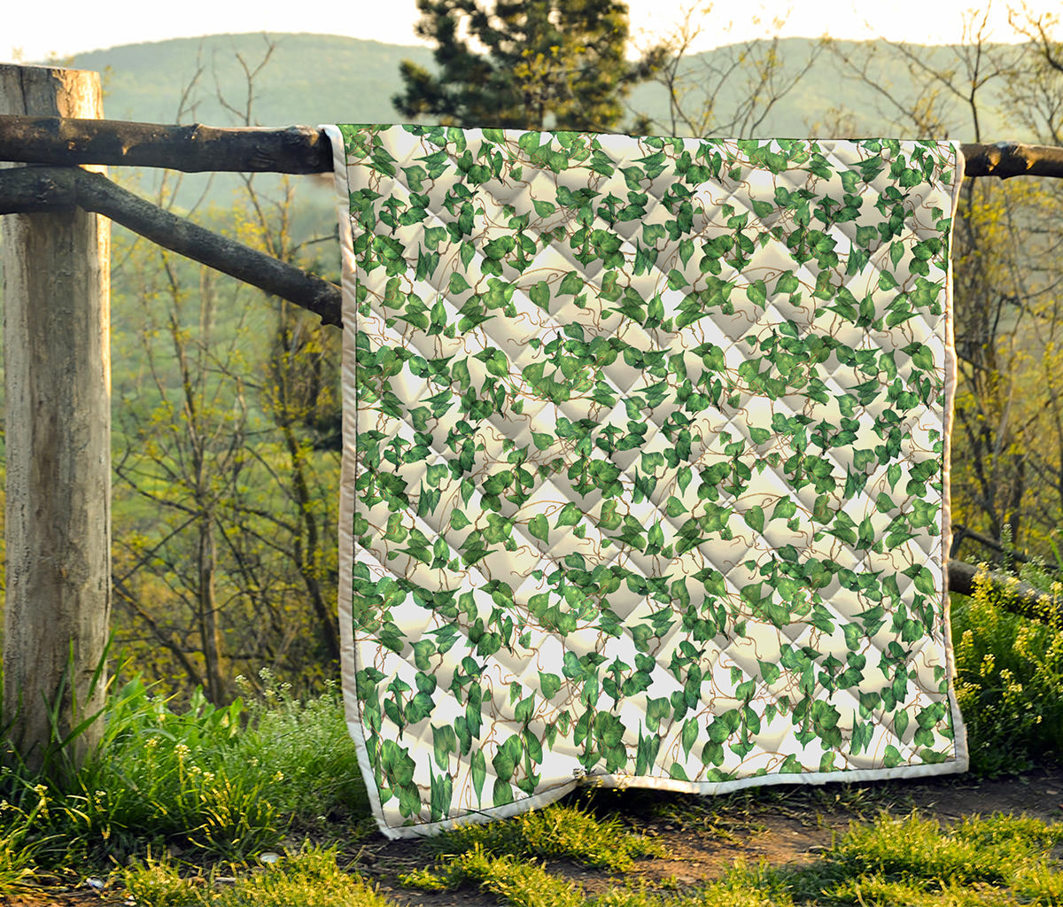 Watercolor Ivy Leaf Pattern Print Quilt