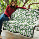 Watercolor Ivy Leaf Pattern Print Quilt