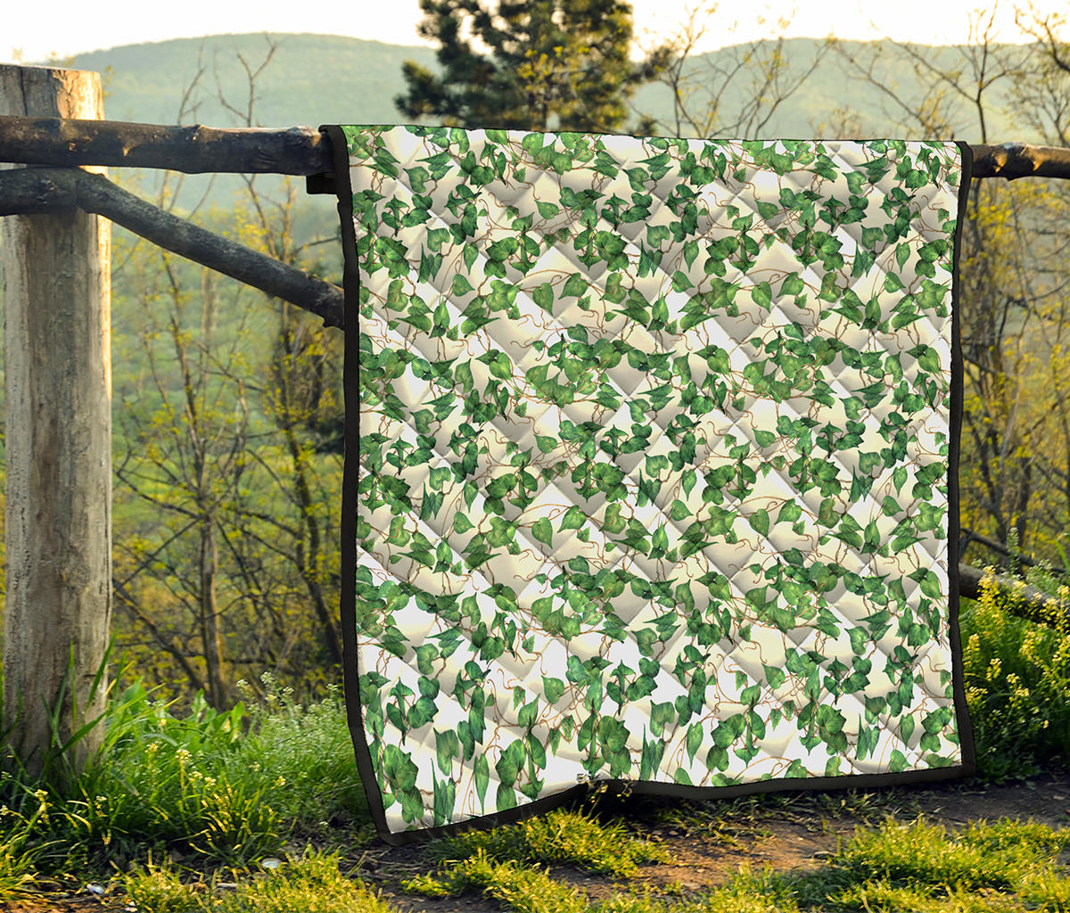 Watercolor Ivy Leaf Pattern Print Quilt
