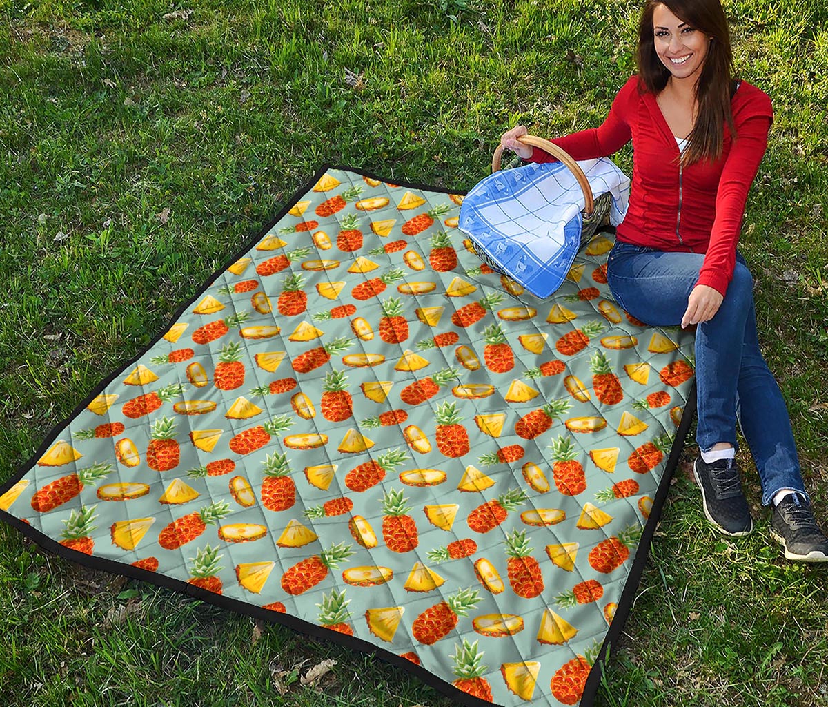 Watercolor Pineapple Pattern Print Quilt