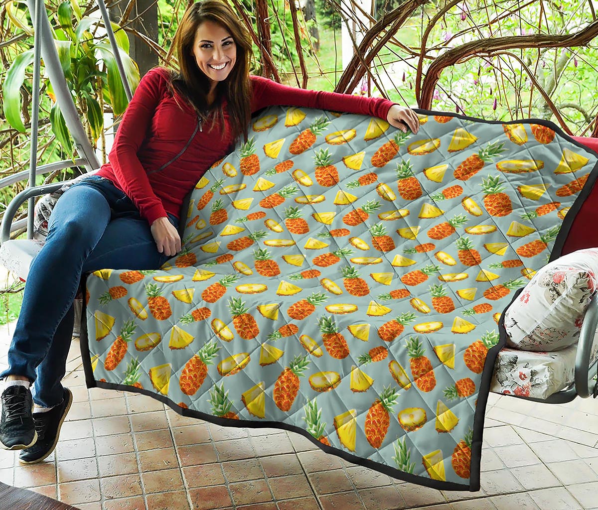 Watercolor Pineapple Pattern Print Quilt