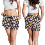 Watercolor White Daisy Pattern Print Women's Shorts