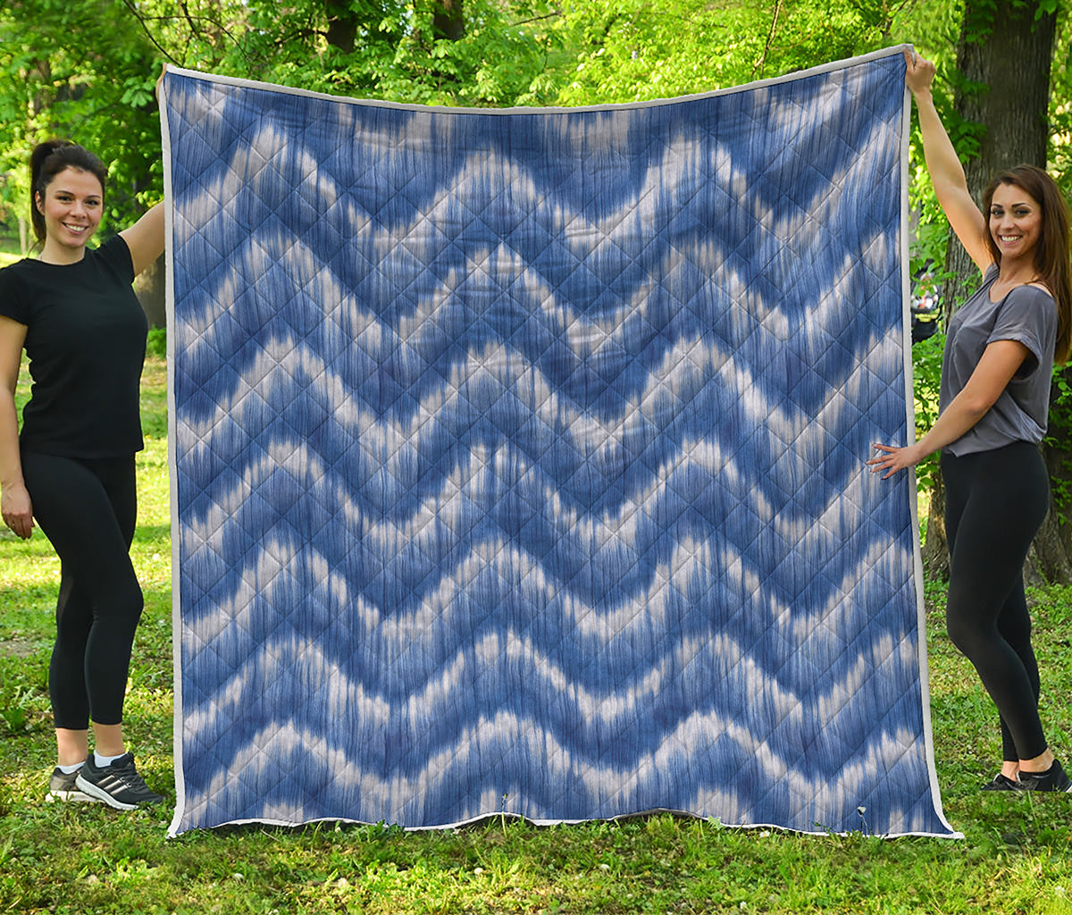 Wavy Shibori Pattern Print Quilt