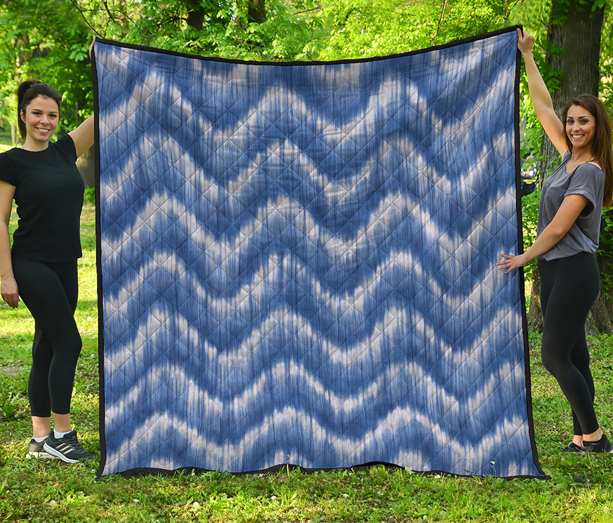 Wavy Shibori Pattern Print Quilt