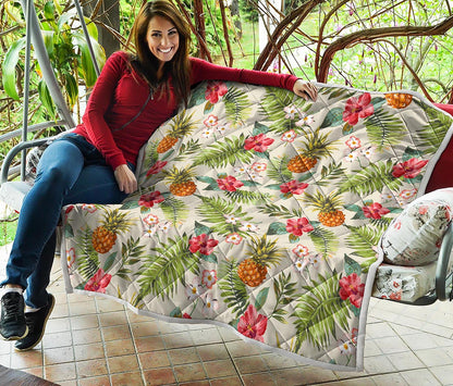 White Aloha Pineapple Pattern Print Quilt