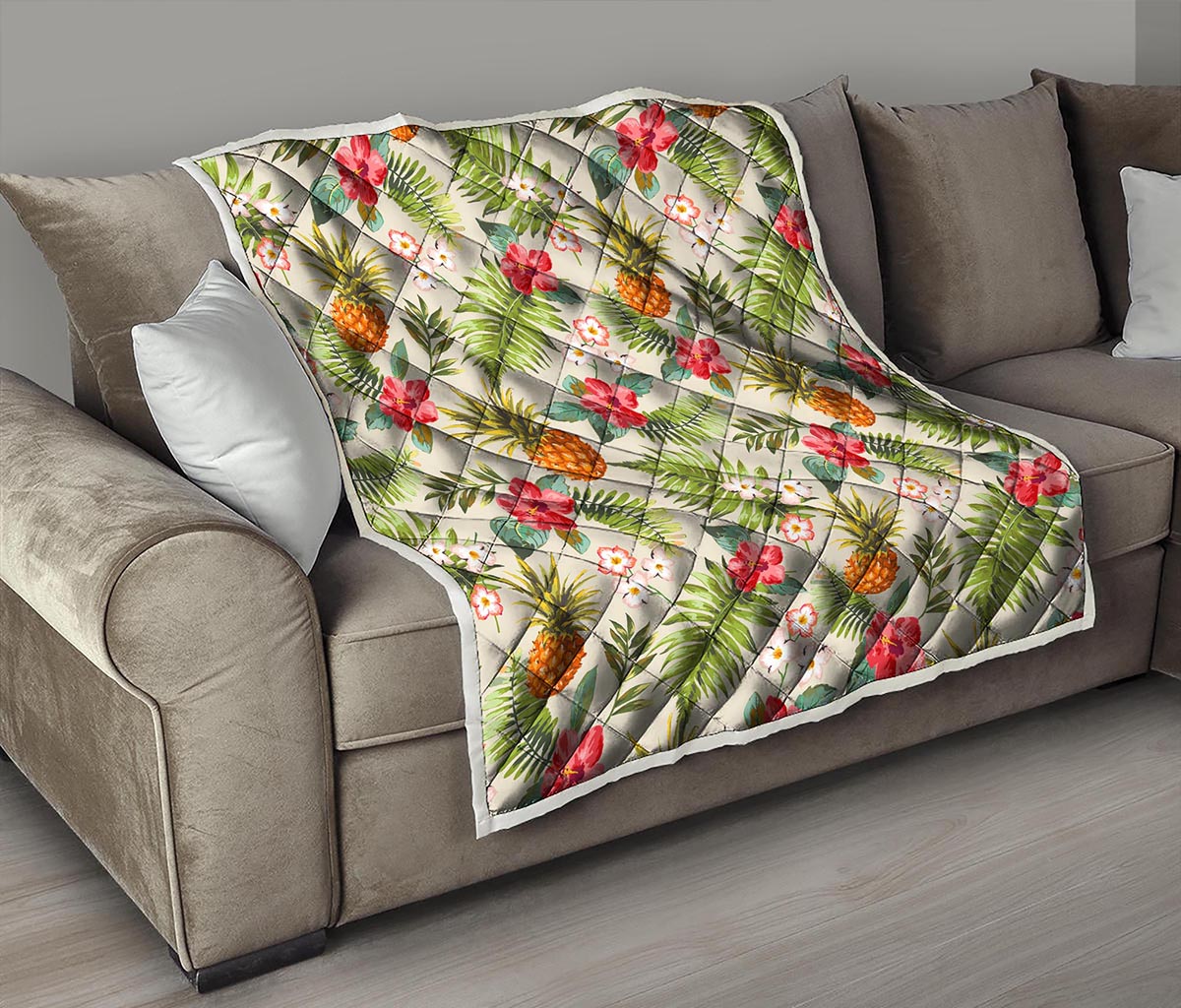 White Aloha Pineapple Pattern Print Quilt