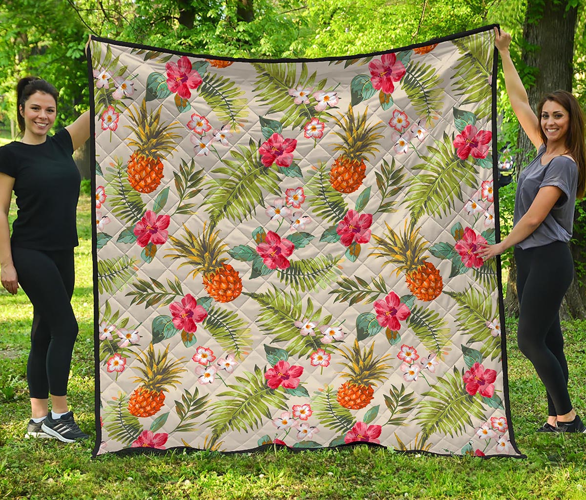 White Aloha Pineapple Pattern Print Quilt