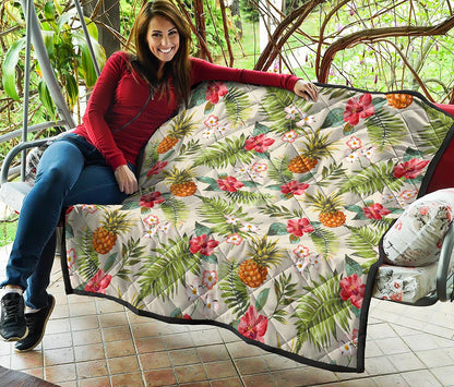 White Aloha Pineapple Pattern Print Quilt