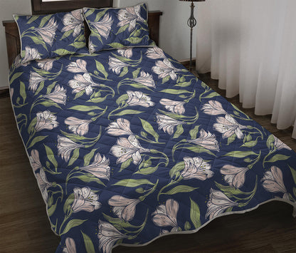 White Alstroemeria Pattern Print Quilt Bed Set