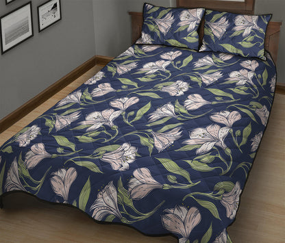 White Alstroemeria Pattern Print Quilt Bed Set