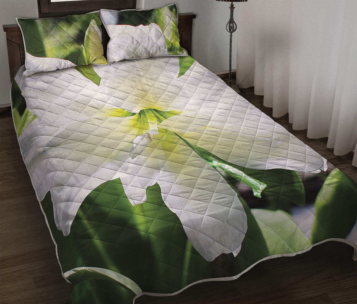 White Amaryllis Print Quilt Bed Set