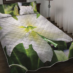 White Amaryllis Print Quilt Bed Set