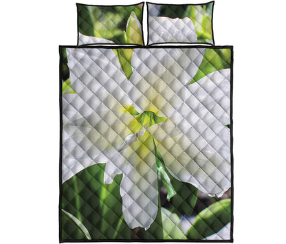 White Amaryllis Print Quilt Bed Set
