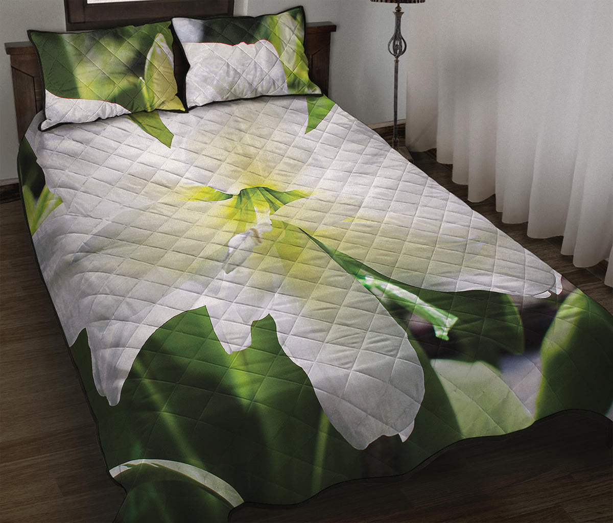 White Amaryllis Print Quilt Bed Set
