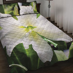 White Amaryllis Print Quilt Bed Set