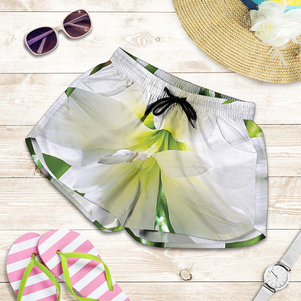 White Amaryllis Print Women's Shorts