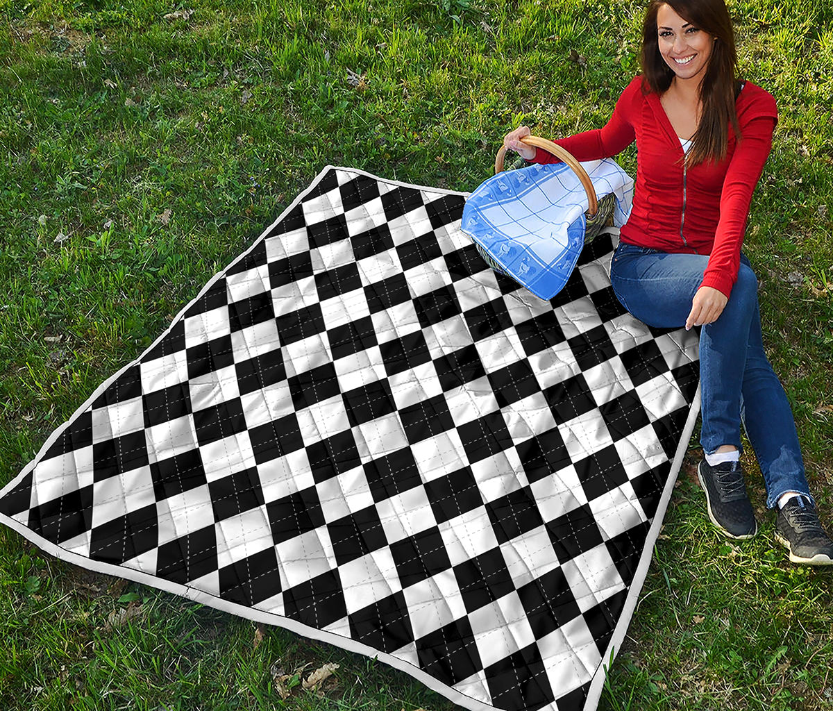 White And Black Argyle Pattern Print Quilt
