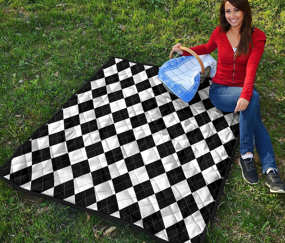 White And Black Argyle Pattern Print Quilt