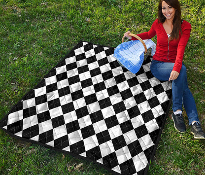 White And Black Argyle Pattern Print Quilt