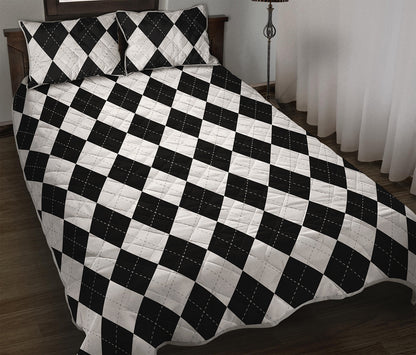 White And Black Argyle Pattern Print Quilt Bed Set