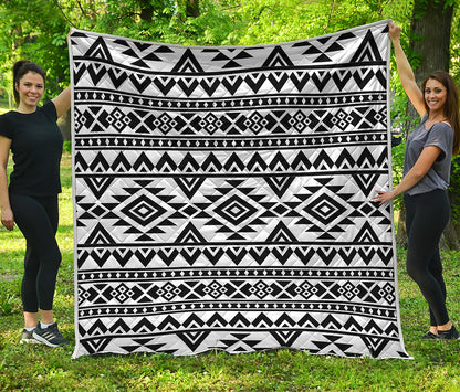 White And Black Aztec Pattern Print Quilt