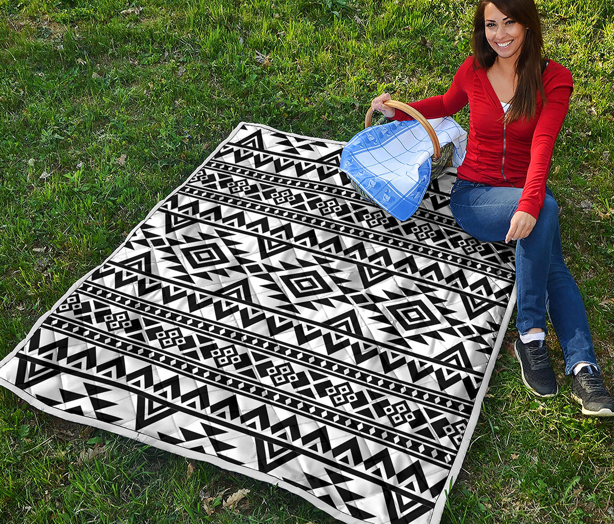 White And Black Aztec Pattern Print Quilt