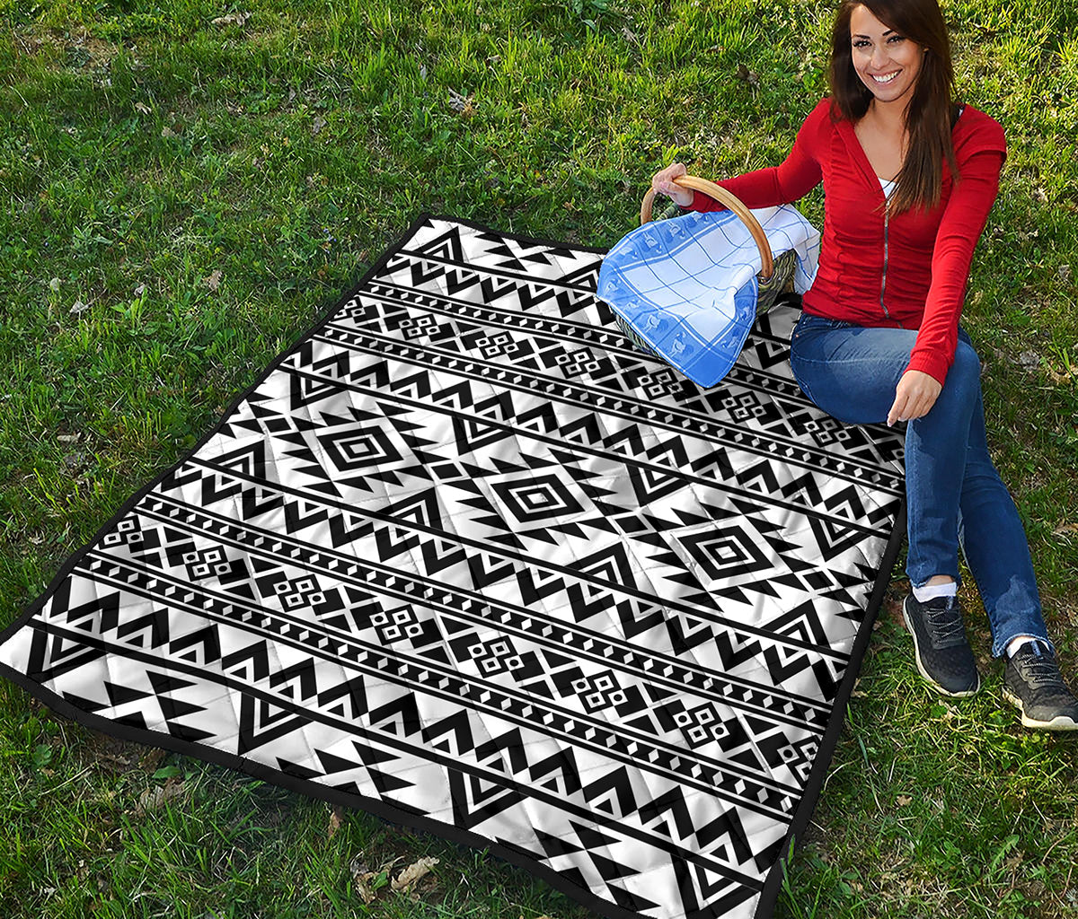 White And Black Aztec Pattern Print Quilt