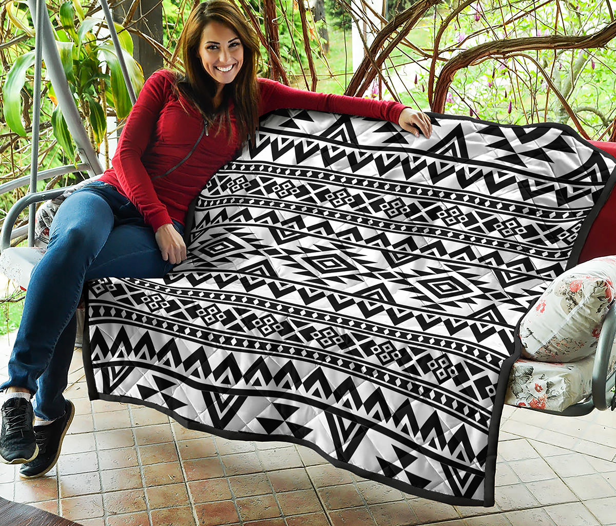 White And Black Aztec Pattern Print Quilt