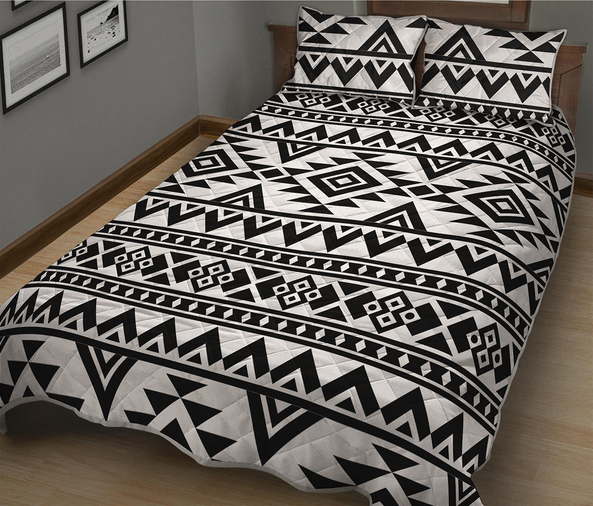White And Black Aztec Pattern Print Quilt Bed Set