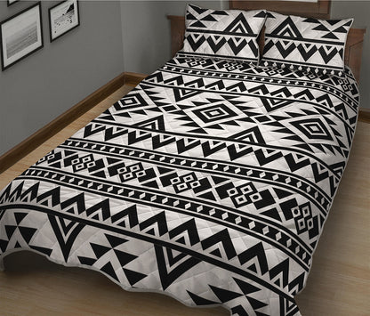 White And Black Aztec Pattern Print Quilt Bed Set