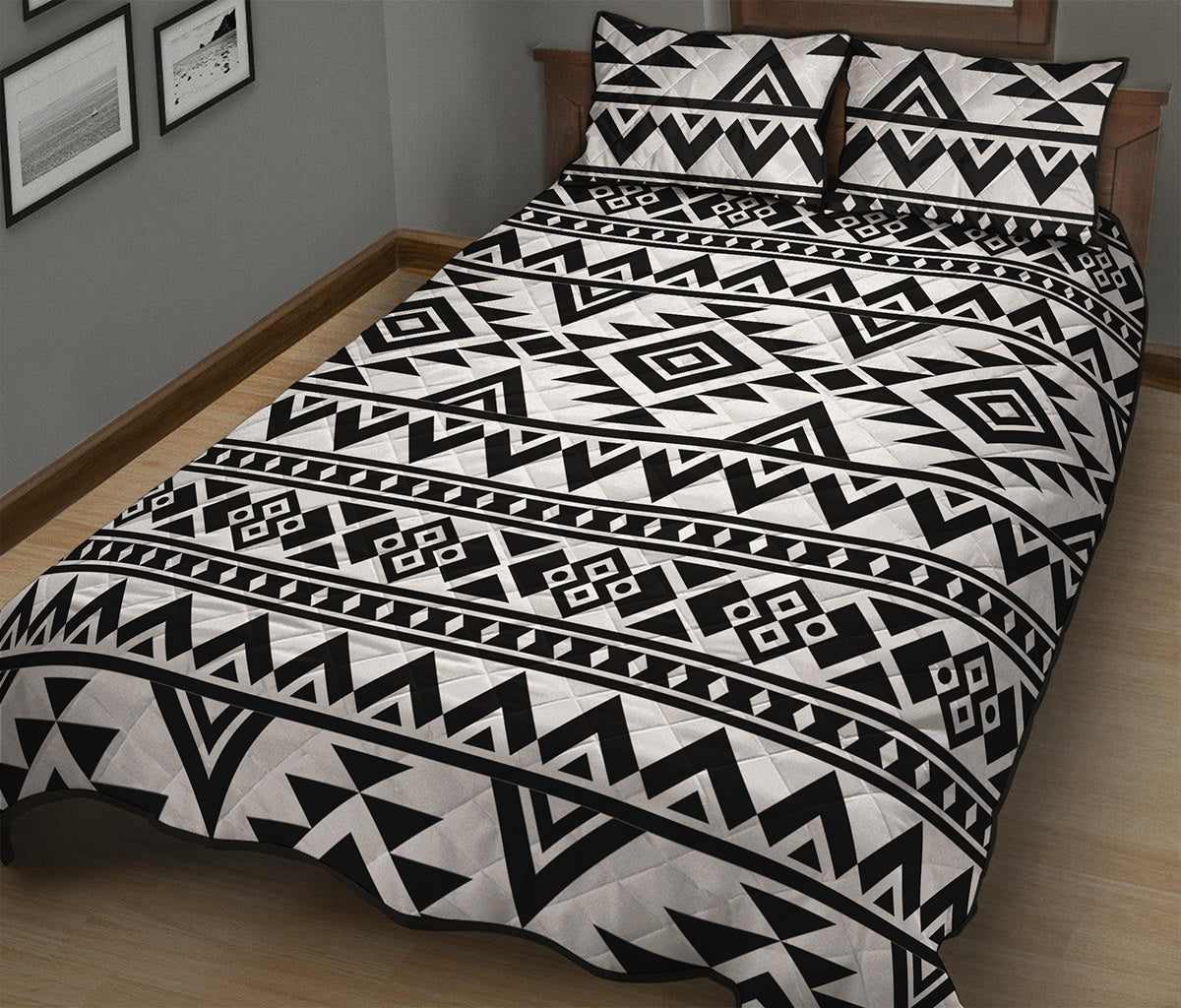 White And Black Aztec Pattern Print Quilt Bed Set