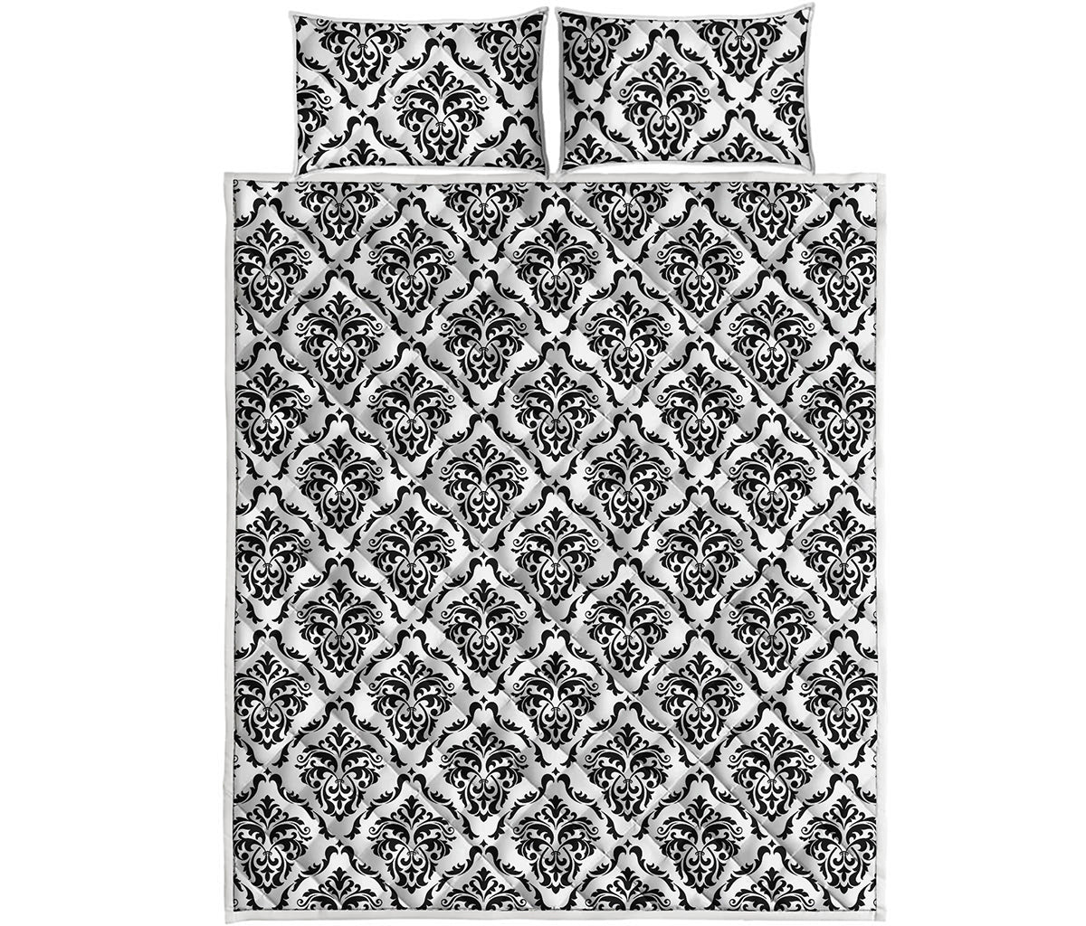 White And Black Damask Pattern Print Quilt Bed Set