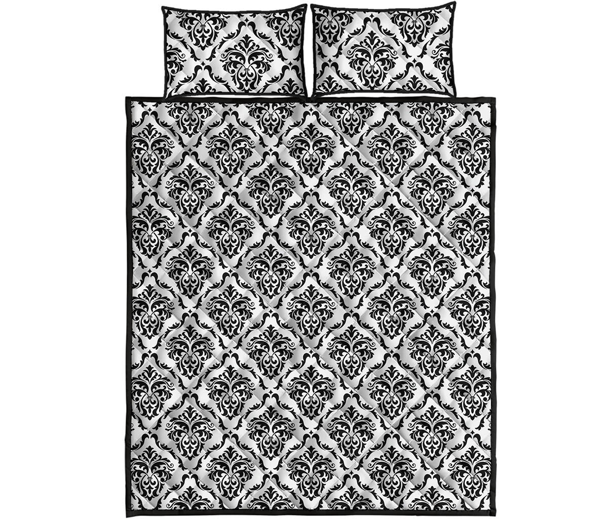 White And Black Damask Pattern Print Quilt Bed Set