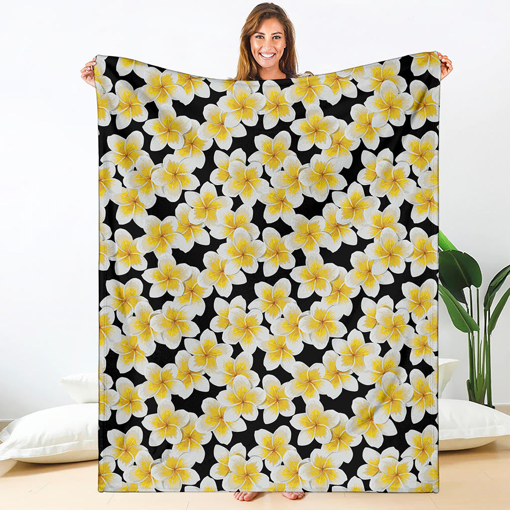 White And Black Frangipani Pattern Print Blanket