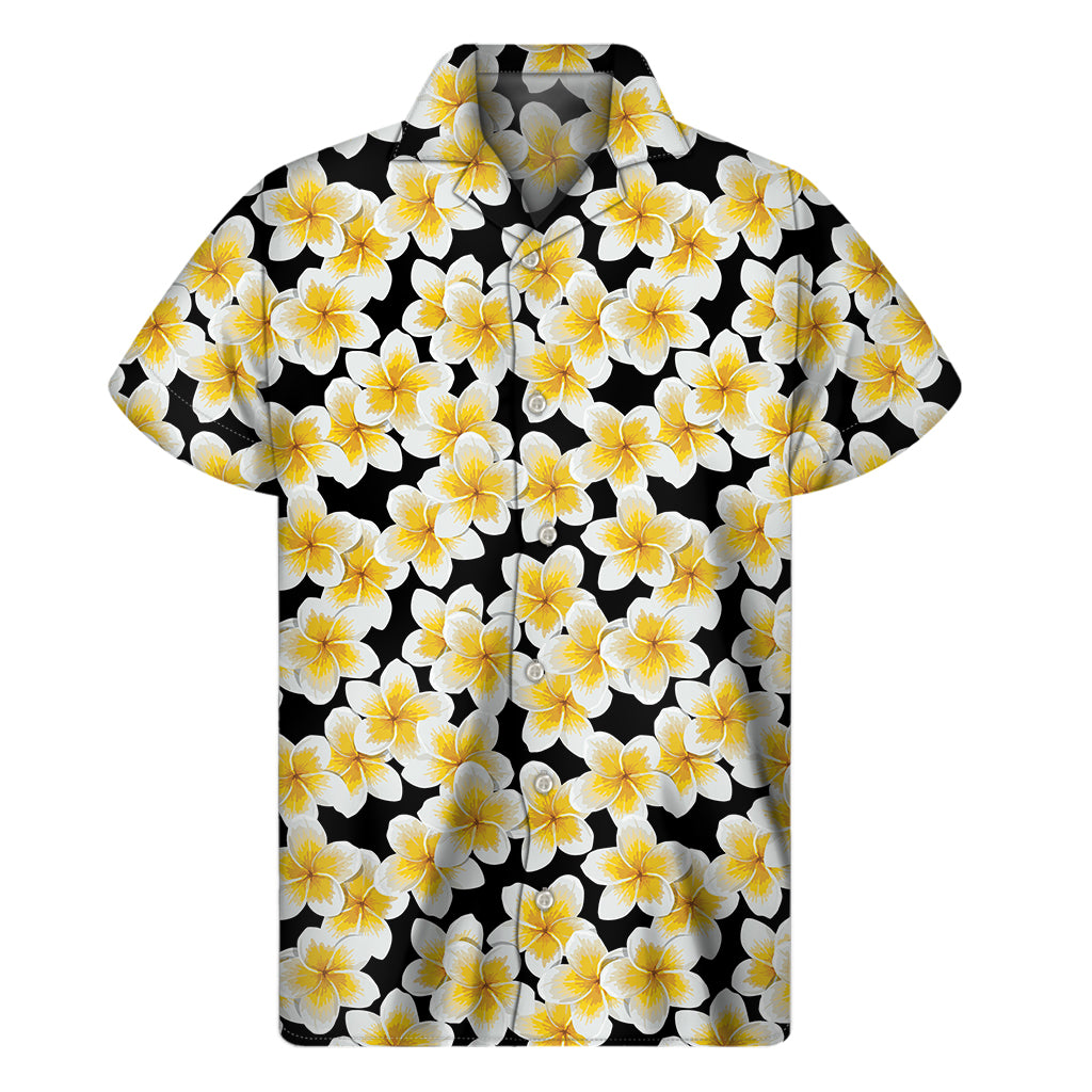 White And Black Frangipani Pattern Print Men's Short Sleeve Shirt