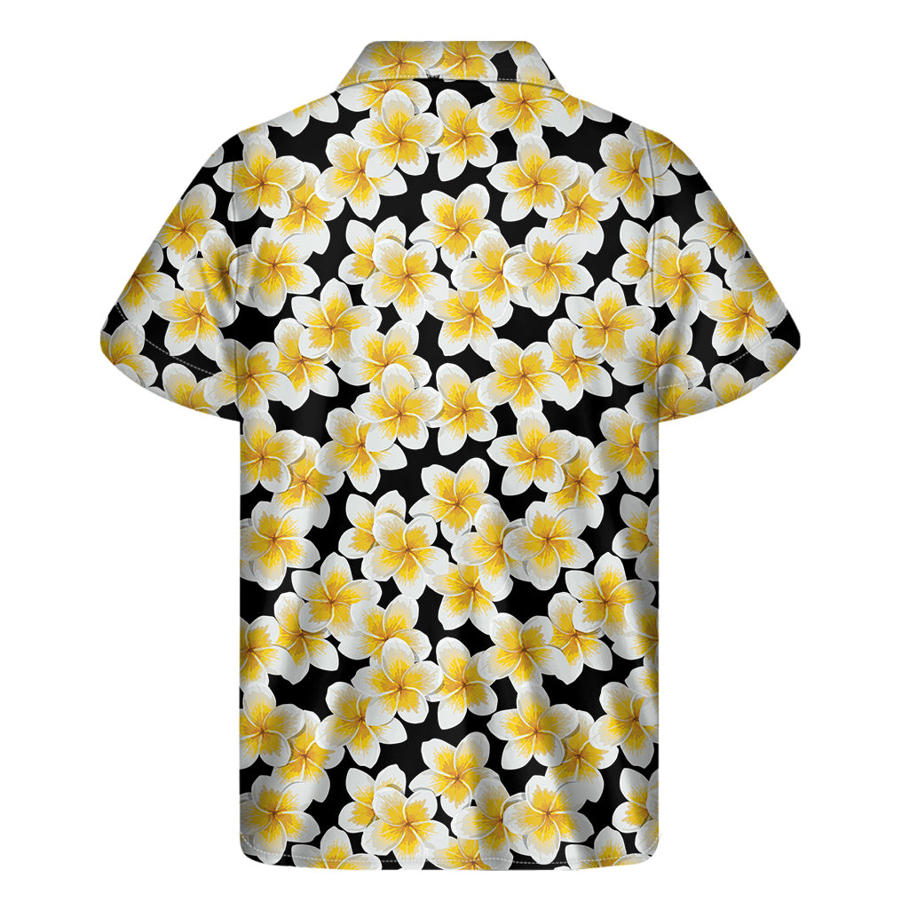 White And Black Frangipani Pattern Print Men's Short Sleeve Shirt