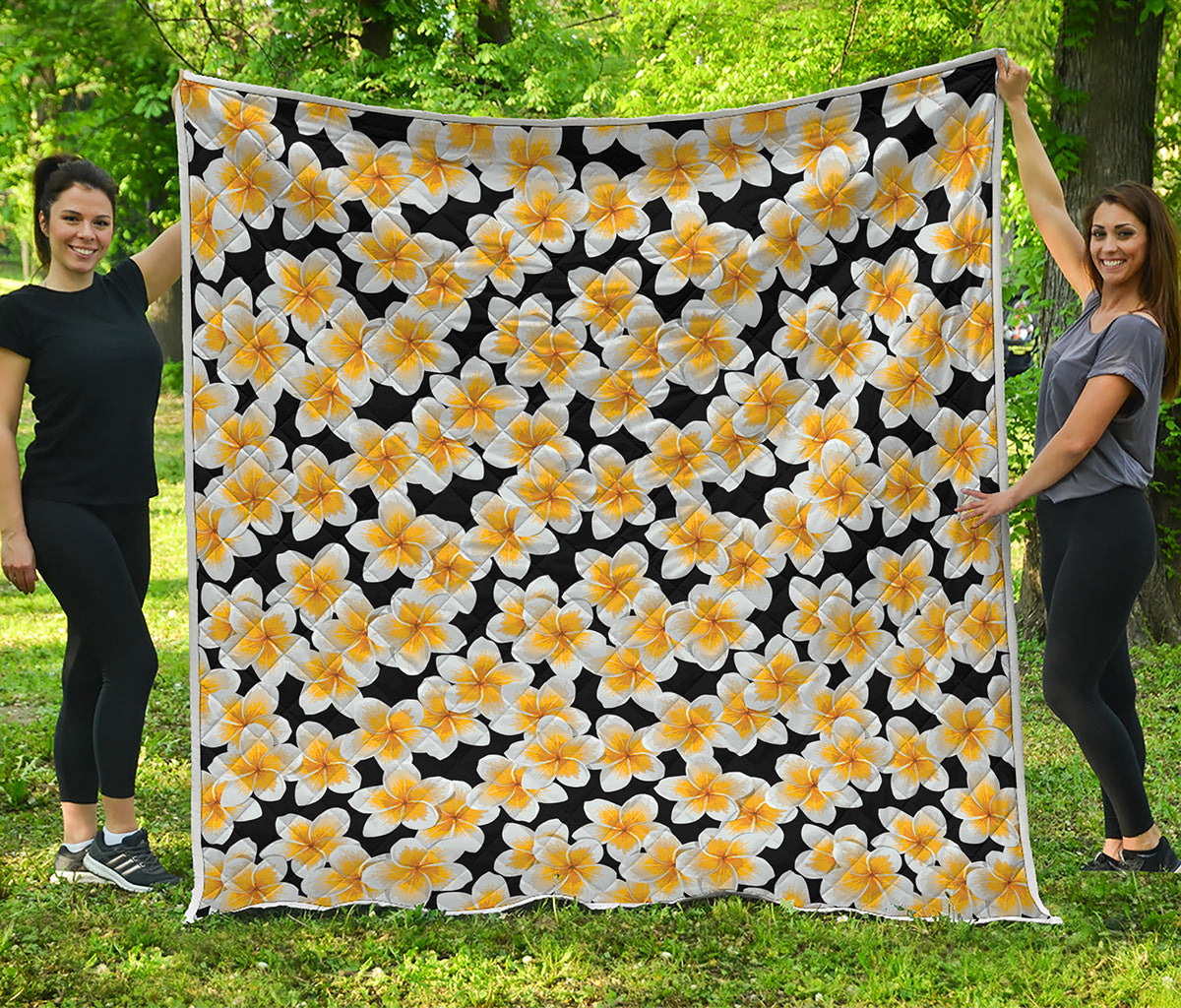 White And Black Frangipani Pattern Print Quilt