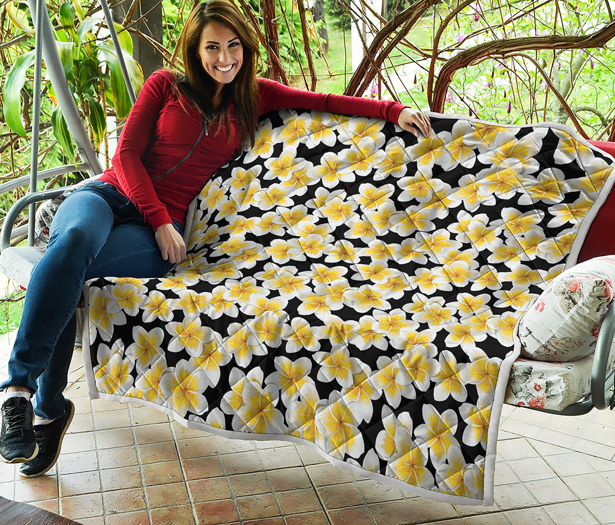 White And Black Frangipani Pattern Print Quilt