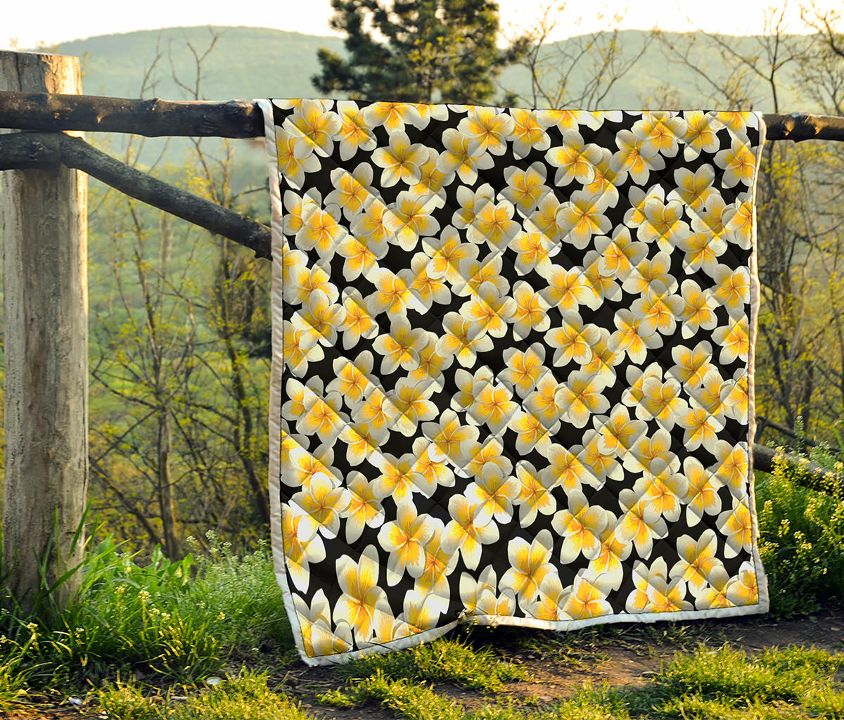 White And Black Frangipani Pattern Print Quilt