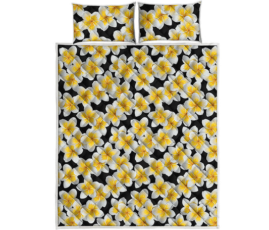 White And Black Frangipani Pattern Print Quilt Bed Set