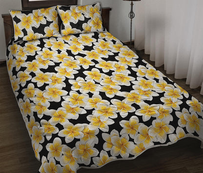 White And Black Frangipani Pattern Print Quilt Bed Set